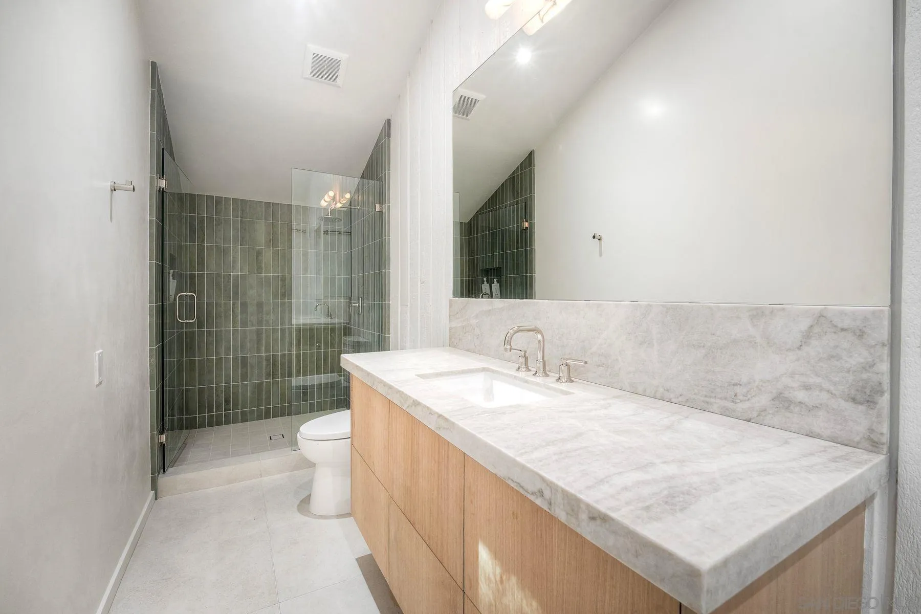 https://cdn.realtyfeed.com/cdn/127/260009974/ce4bfcb2958d8d7fb1fbf9879bf635f0.webp