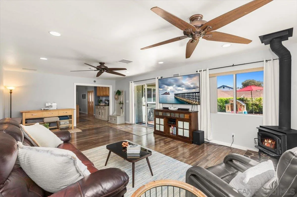 https://cdn.realtyfeed.com/cdn/127/260009983/969f40213465c53fd136faf69266b76c.webp