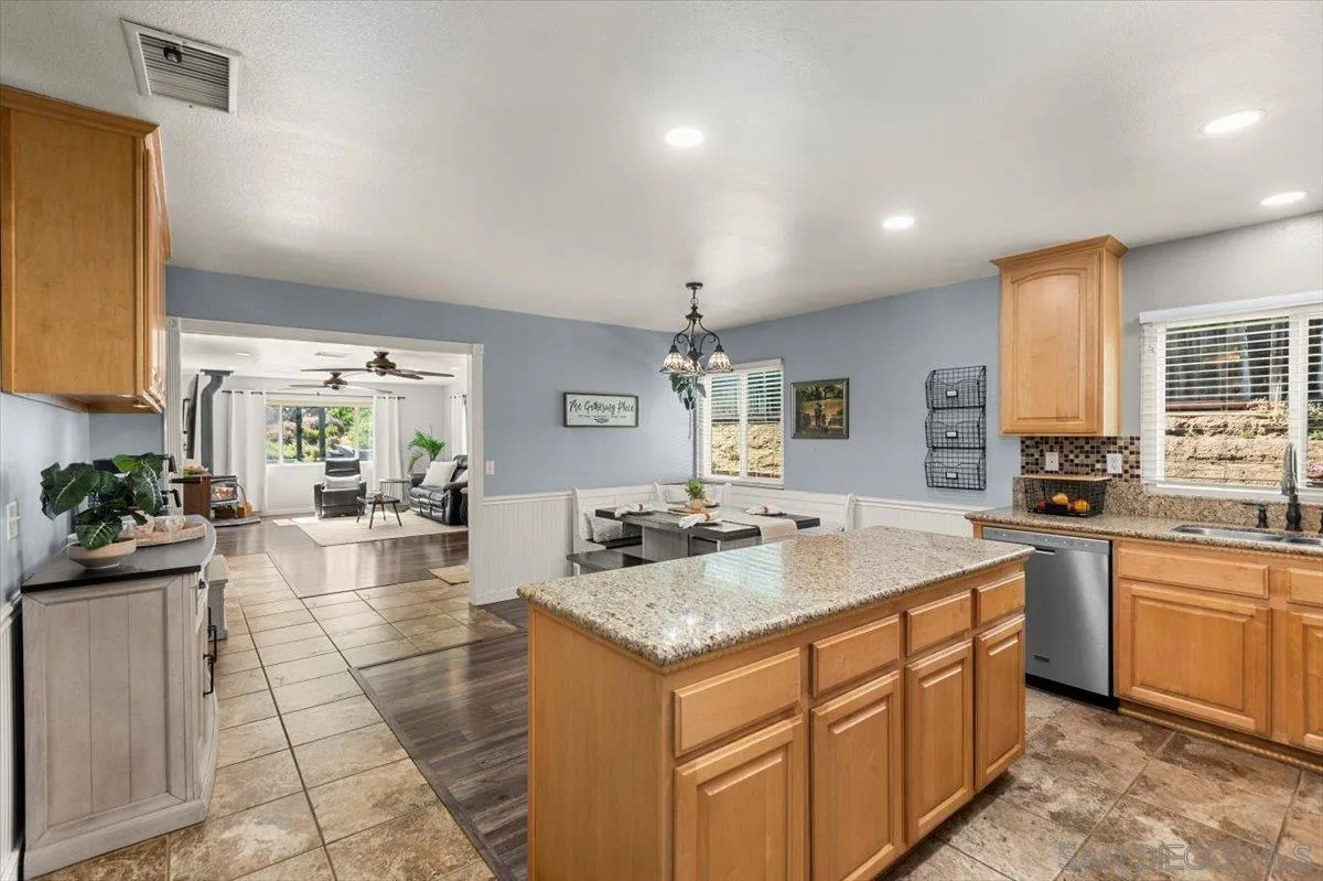 https://cdn.realtyfeed.com/cdn/127/260009983/fa4cb2458235423a3234b7834850d47f.webp