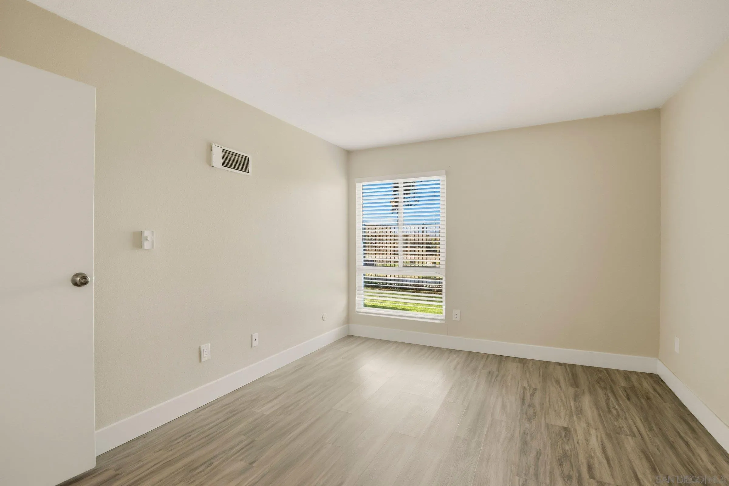 https://cdn.realtyfeed.com/cdn/127/260009995/0d15d8a0de900911126cca1ff882eb7e.webp