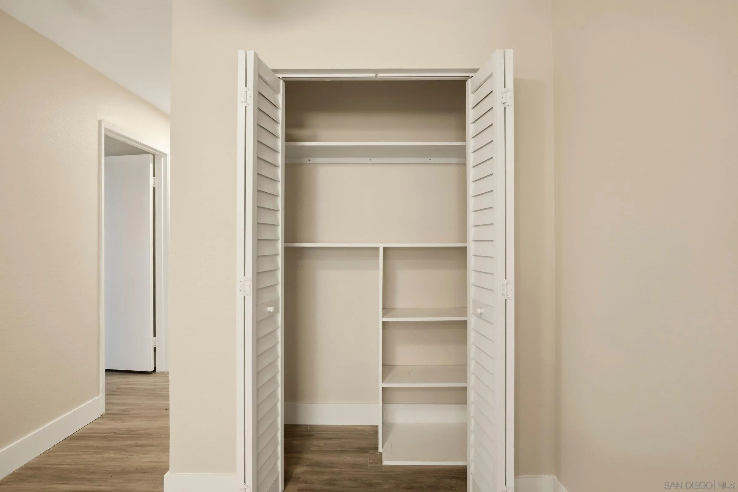 https://cdn.realtyfeed.com/cdn/127/260009995/140f1fa74c733eca8ef7bf58bc3e57a0.webp