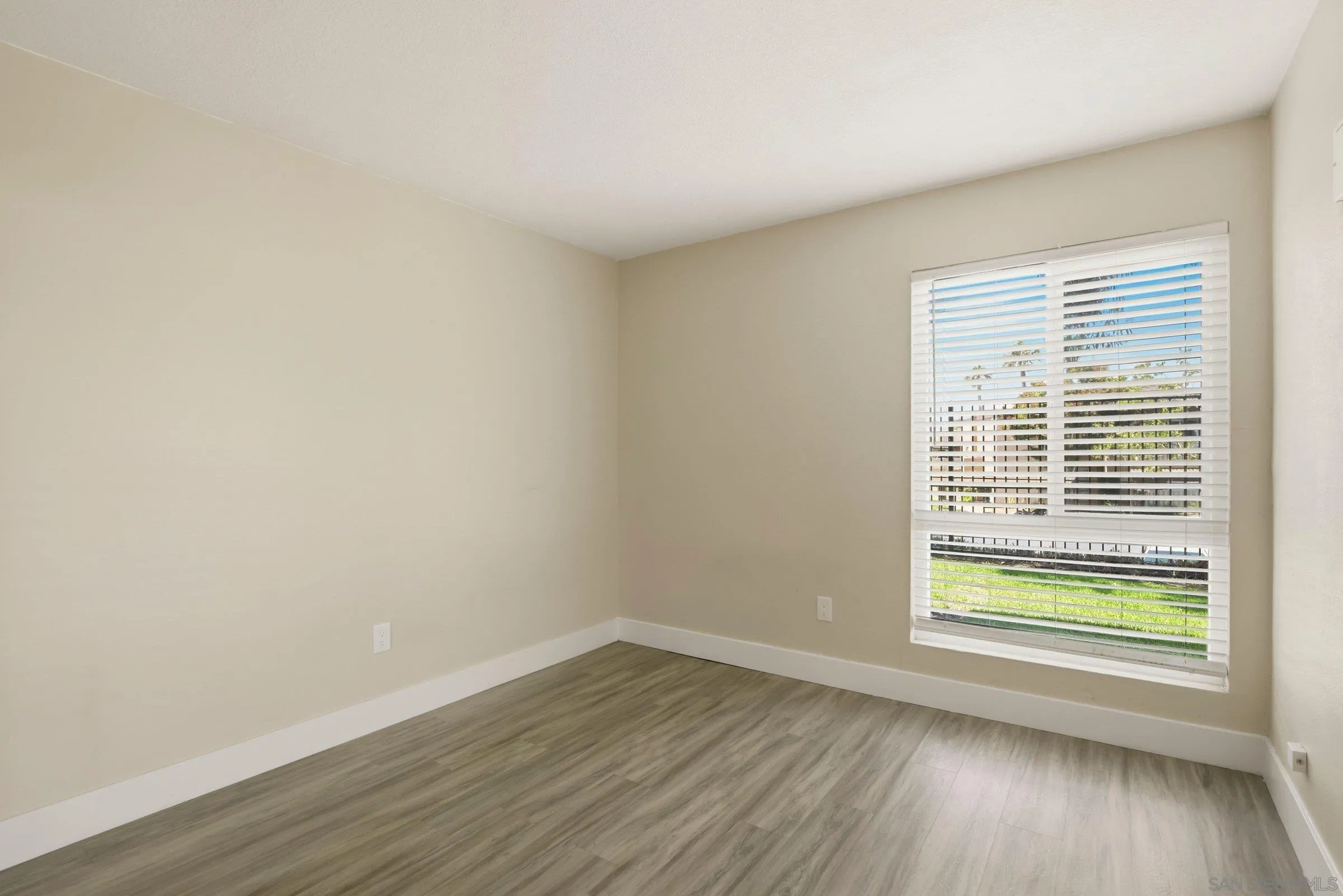 https://cdn.realtyfeed.com/cdn/127/260009995/651fd6339d45b22d5581d690cea3e1a0.webp