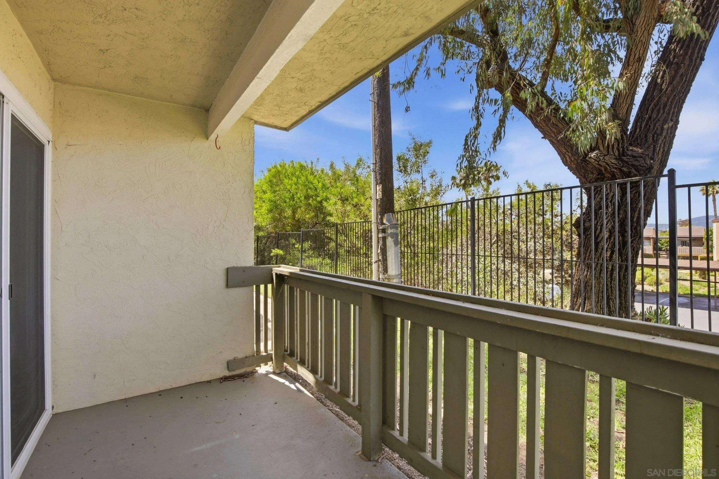 https://cdn.realtyfeed.com/cdn/127/260009995/71e613cb59d2494cb9605e4181fc6c0b.webp