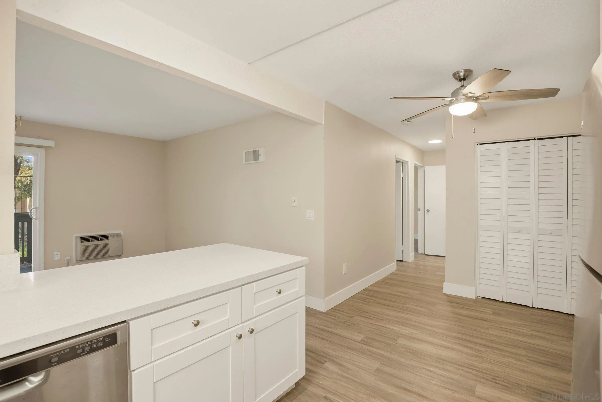 https://cdn.realtyfeed.com/cdn/127/260009995/9fd45d636e7eaef7422bede0f444b091.webp