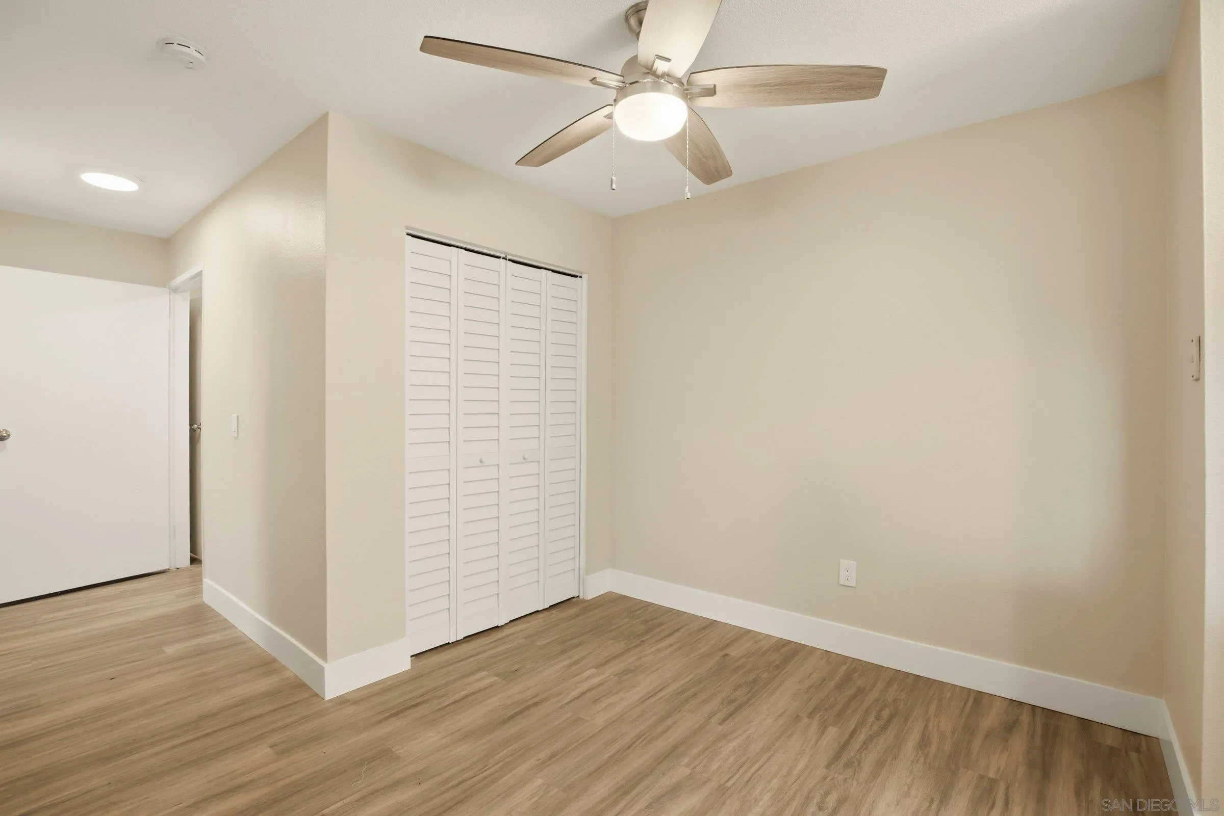 https://cdn.realtyfeed.com/cdn/127/260009995/a6e87bc142ca5c851f6f04e8297e2fdd.webp