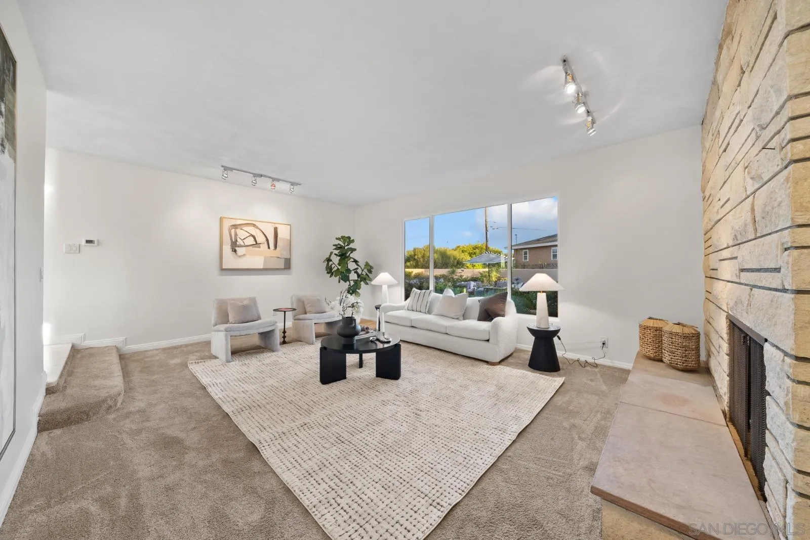 https://cdn.realtyfeed.com/cdn/127/260009996/17889f3c68ab8523632b88de5dcf00e7.webp