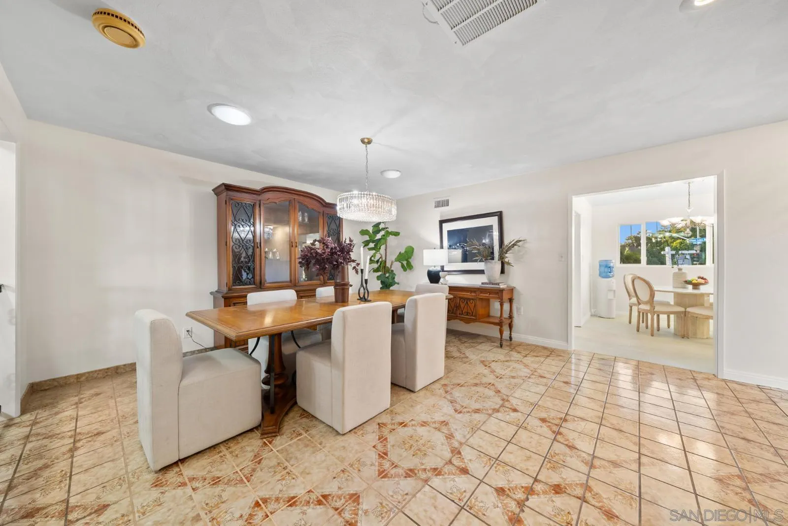 https://cdn.realtyfeed.com/cdn/127/260009996/9a9f91d11964d2b9f9b08d237eed4804.webp