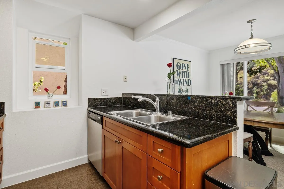 Photo #10: 260010000 Listing: Photo #10