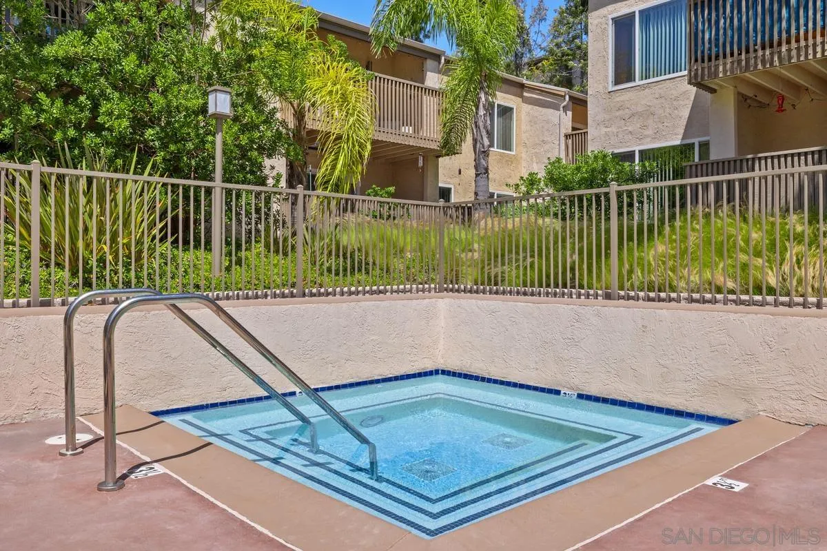 Photo #26: 260010000 Listing: Photo #26