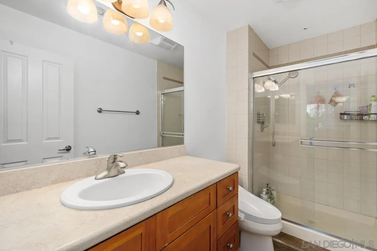 Photo #17: 260010000 Listing: Photo #17