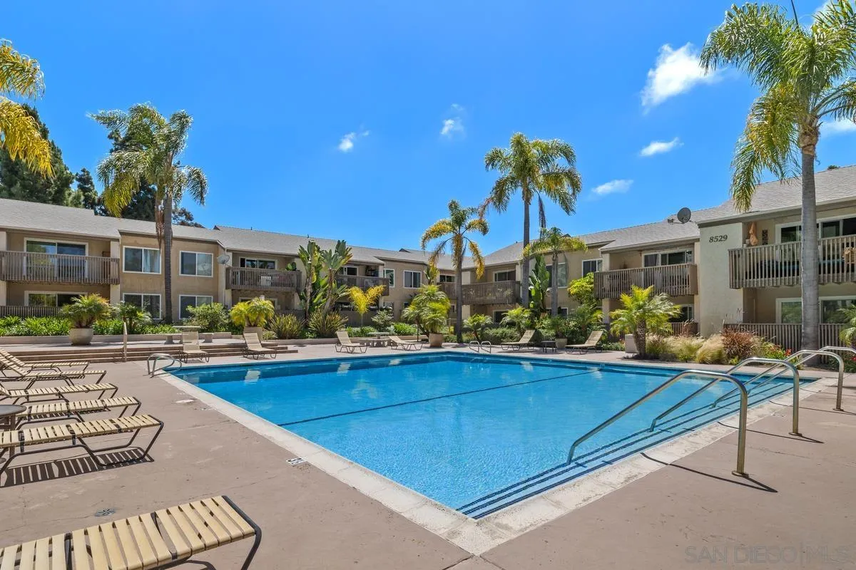 Photo #33: 260010000 Listing: Photo #33