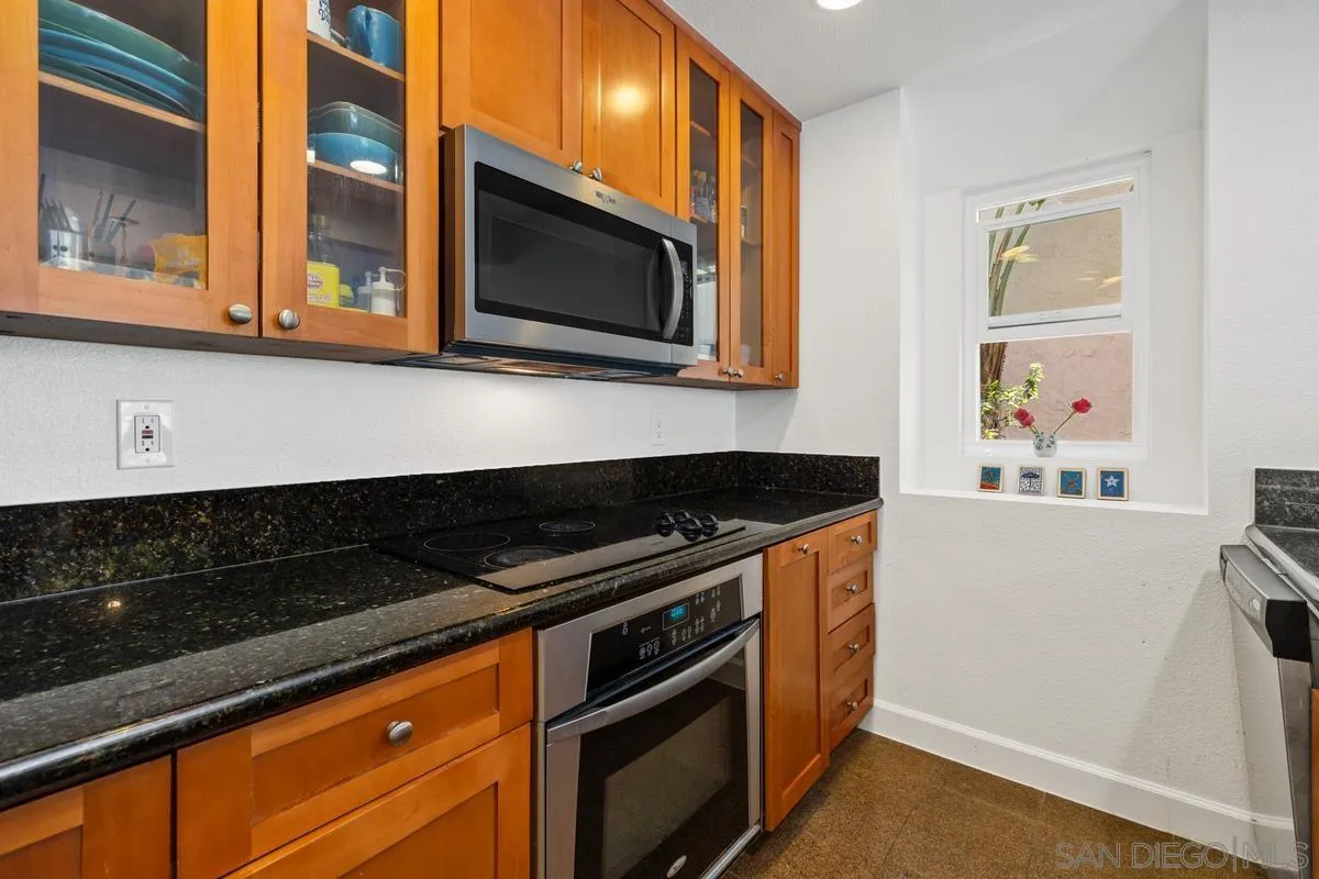 Photo #11: 260010000 Listing: Photo #11