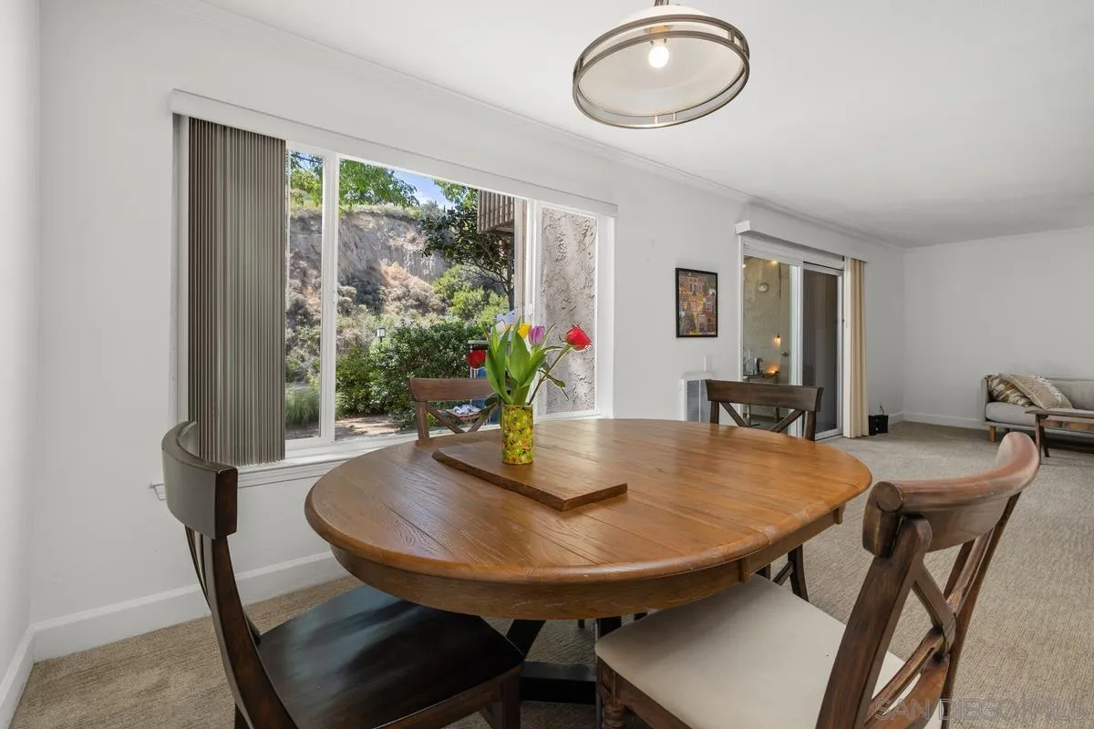 Photo #7: 260010000 Listing: Photo #7