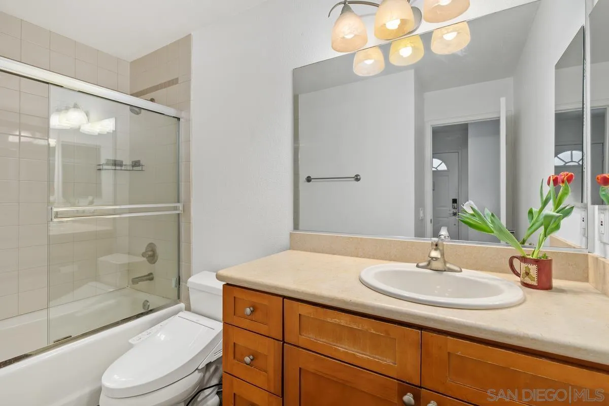 Photo #16: 260010000 Listing: Photo #16
