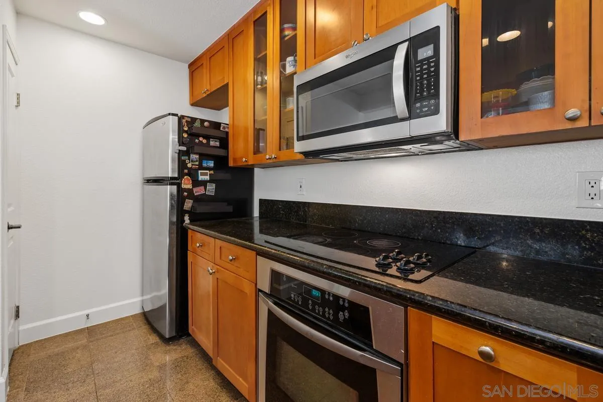 Photo #9: 260010000 Listing: Photo #9