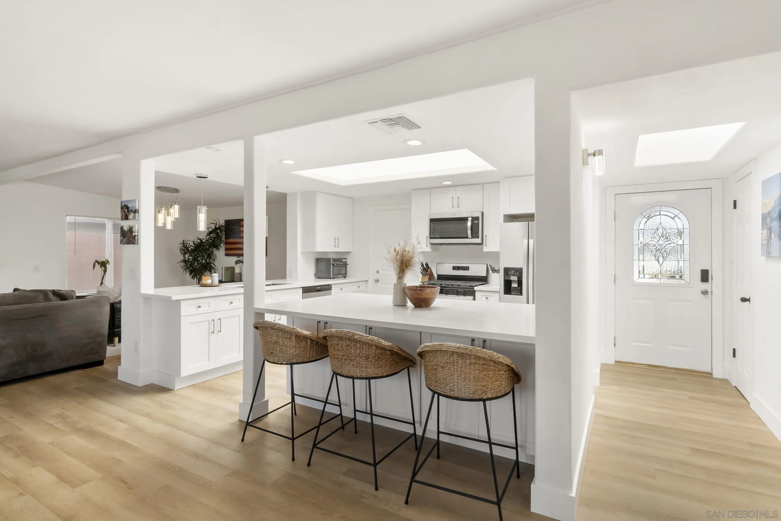 https://cdn.realtyfeed.com/cdn/127/260010016/847266de681026be7e0e903bc7768106.webp