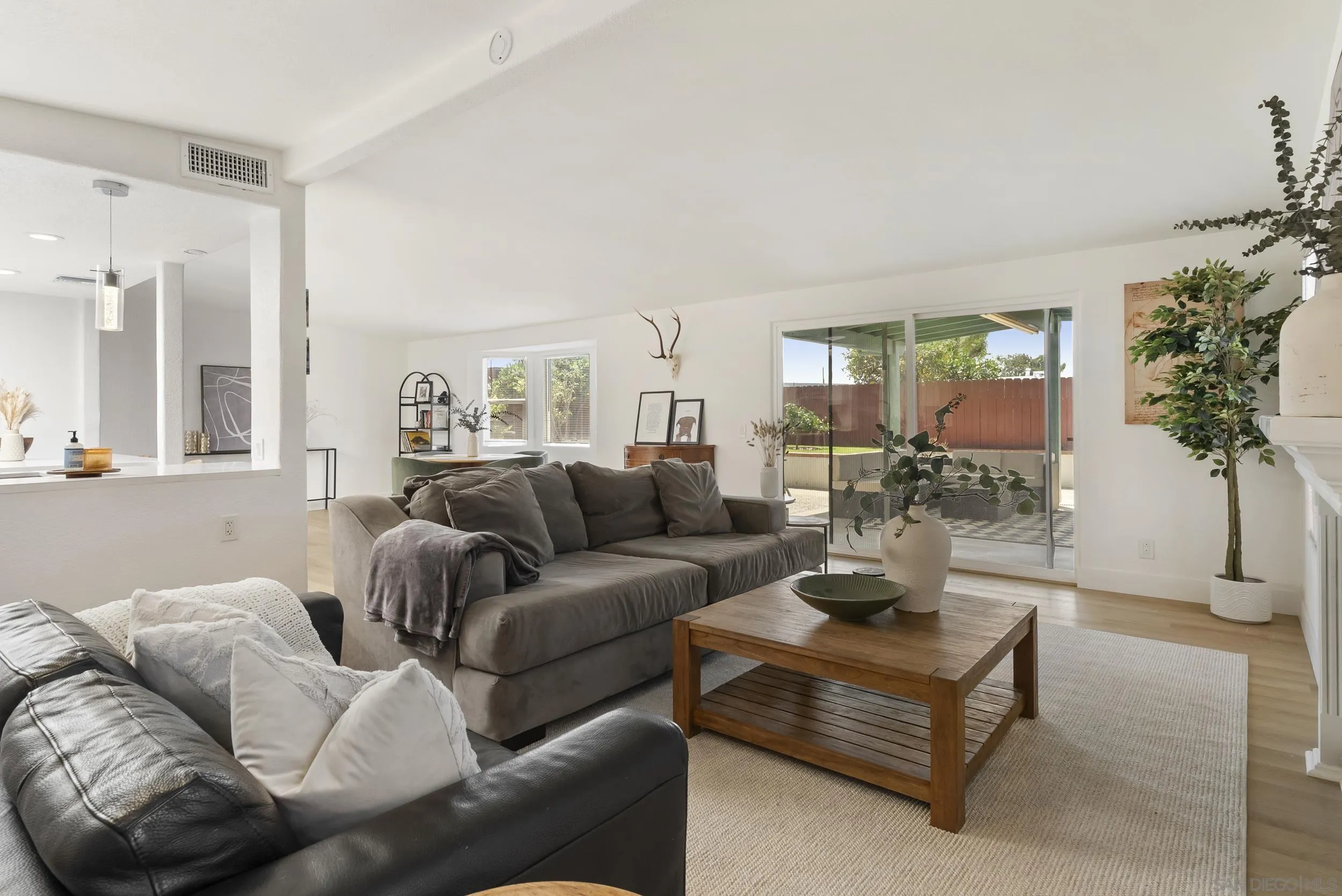 https://cdn.realtyfeed.com/cdn/127/260010016/9714f936ab027ff31787d8de98d7bddf.webp