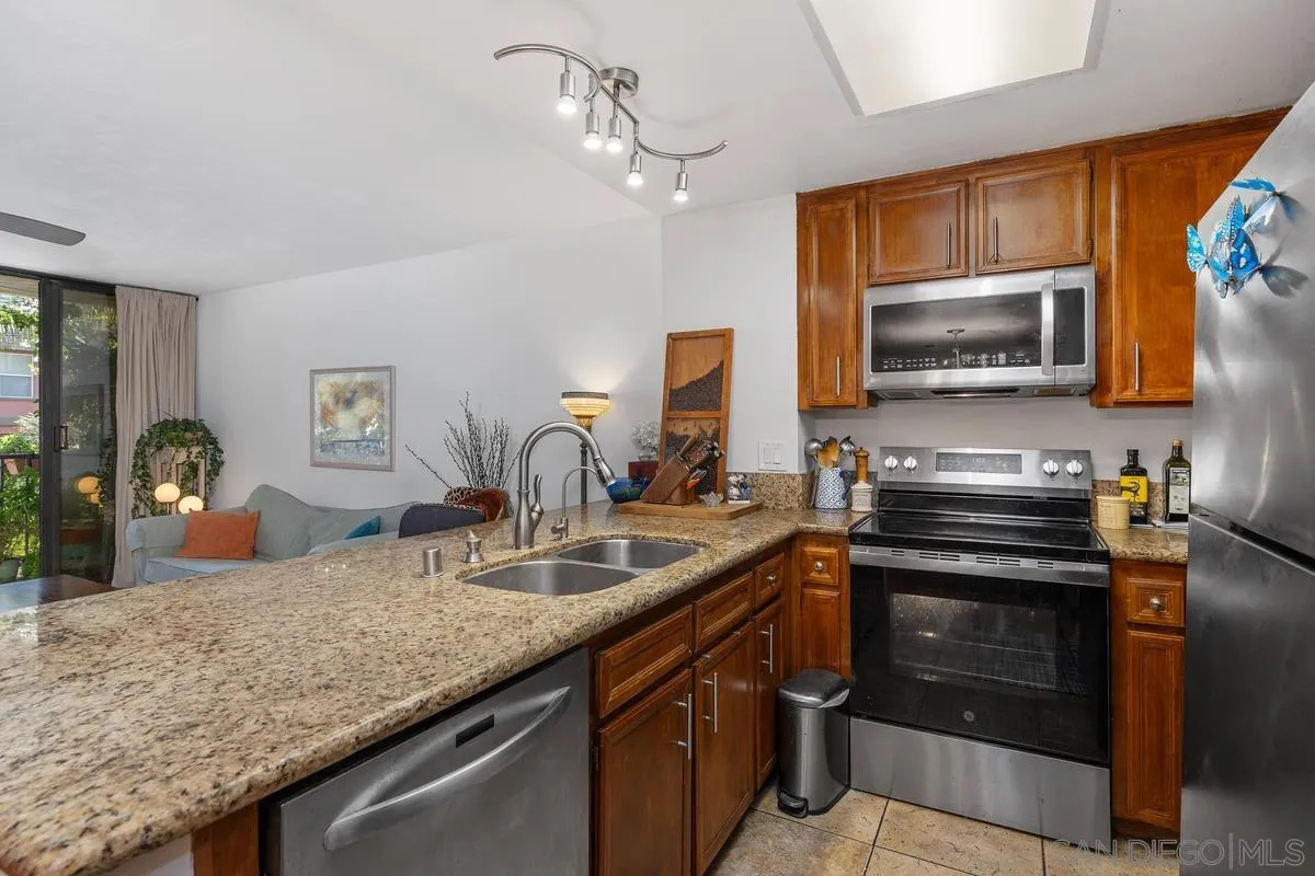 Photo #12: 260010021 Listing: Photo #12