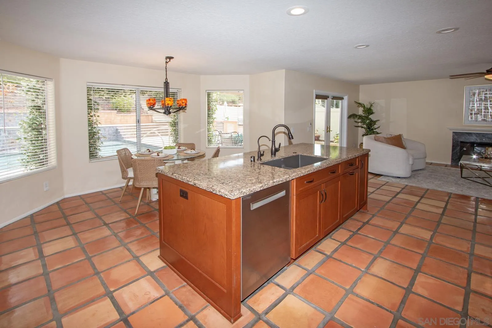 https://cdn.realtyfeed.com/cdn/127/260010023/1031ca2c6ca321387de610fad752b7e1.webp