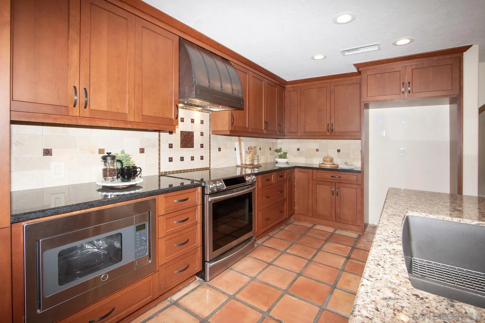 https://cdn.realtyfeed.com/cdn/127/260010023/1fa23a94923b7f3435a3e2ac7a574a85.webp