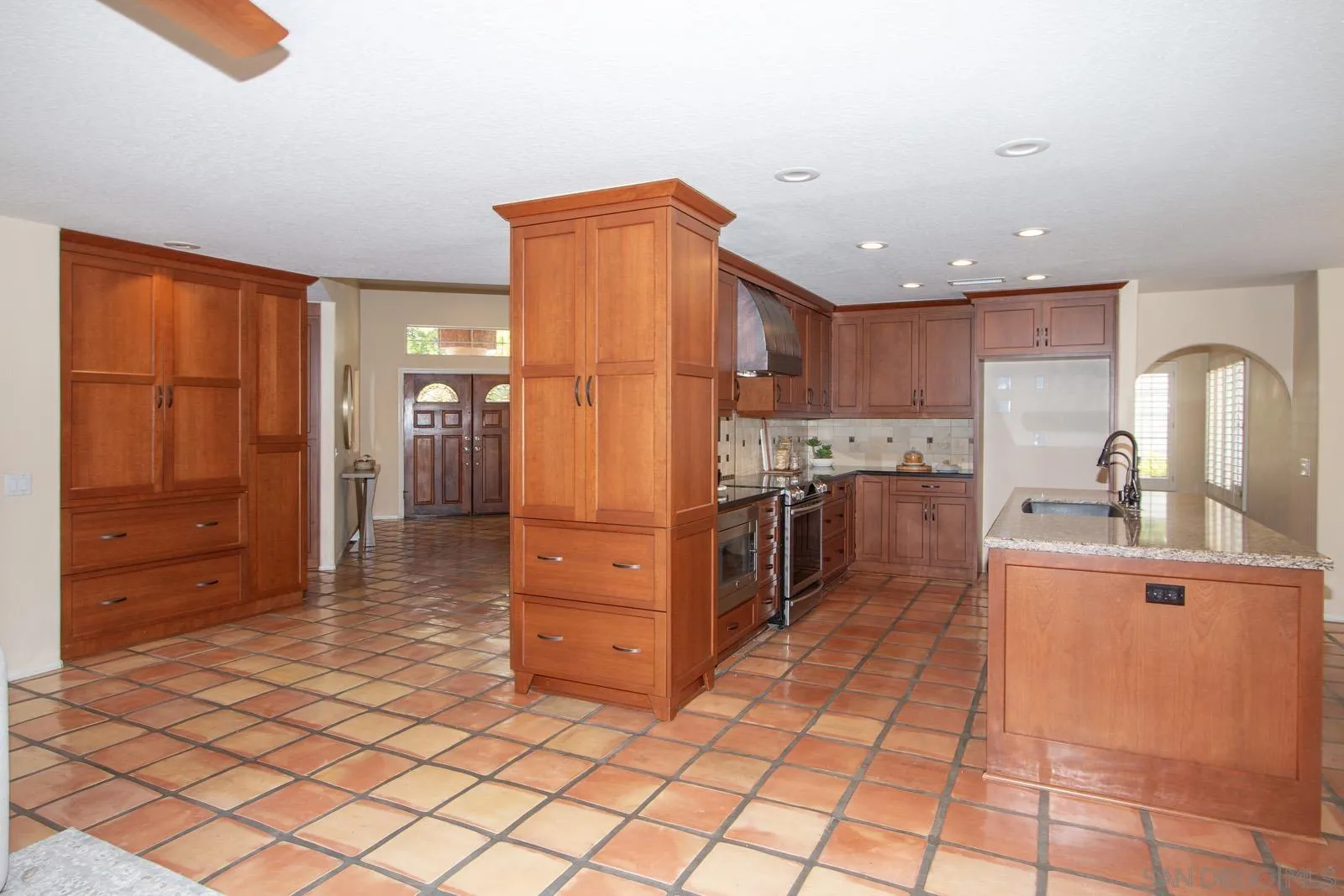 https://cdn.realtyfeed.com/cdn/127/260010023/cc1648f0d28bc6ea33e7ffdb515365c8.webp