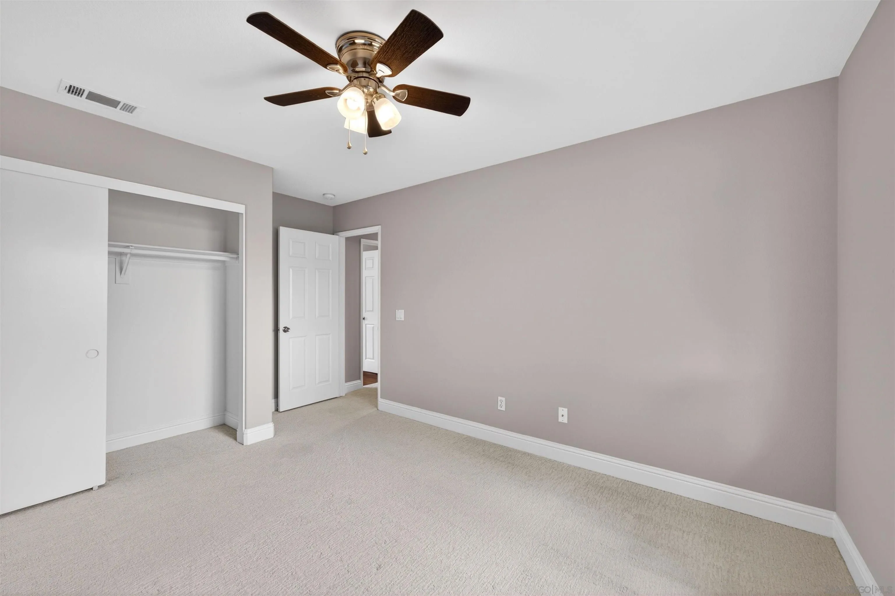 https://cdn.realtyfeed.com/cdn/127/260010030/183e2fd598f86f480edd0957651a2814.webp