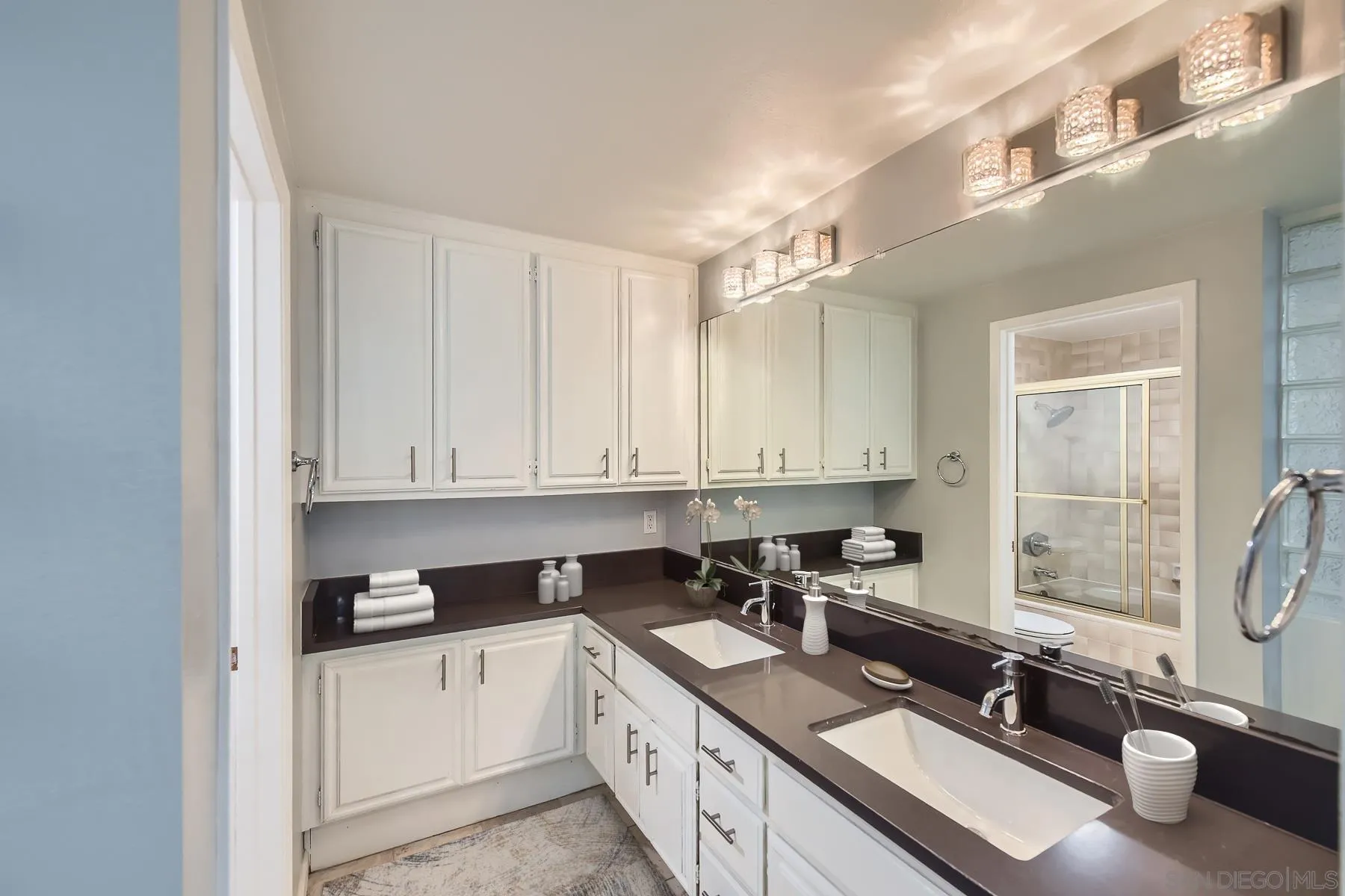 Photo #11: 260010031 Listing: Photo #11