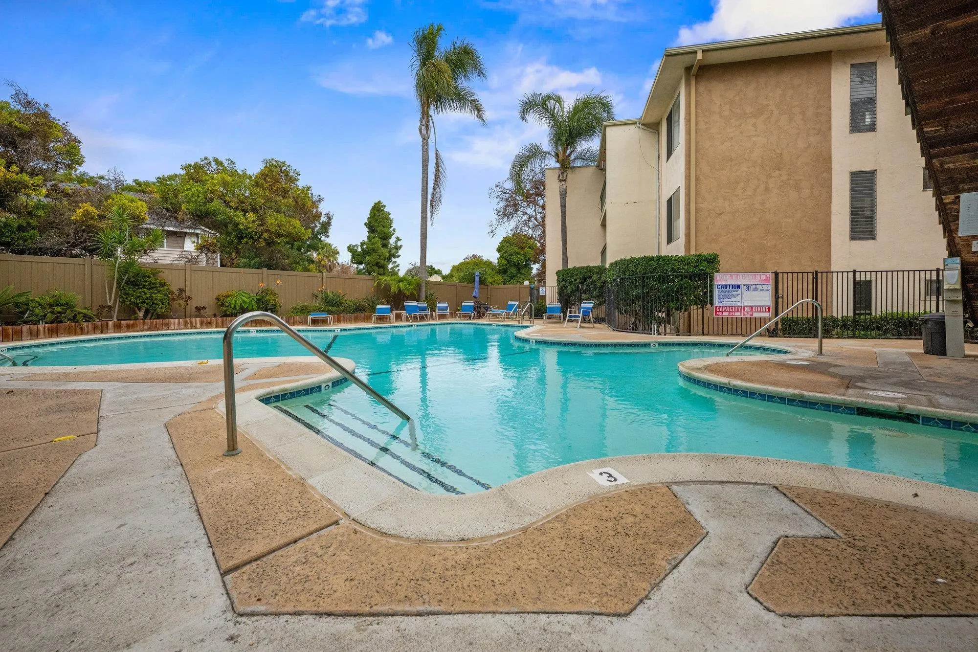 https://cdn.realtyfeed.com/cdn/127/260010032/075c1bdc532c2180360bcdf150c357d1.webp