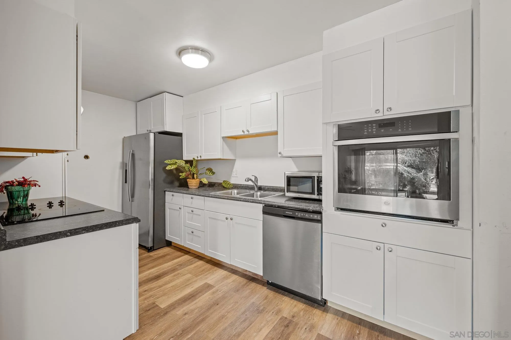 https://cdn.realtyfeed.com/cdn/127/260010032/dcee2e3a2911d9a3367adfedf489a3d8.webp