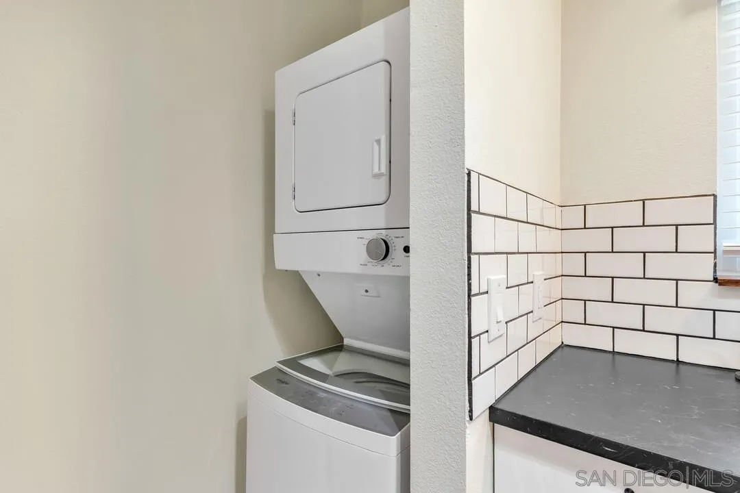 Photo #7: 260010040 Listing: Photo #7