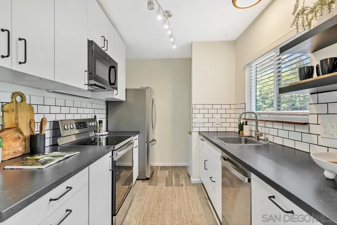 Photo #3: 260010040 Listing: Photo #3