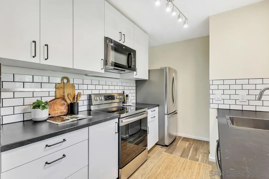 Photo #4: 260010040 Listing: Photo #4