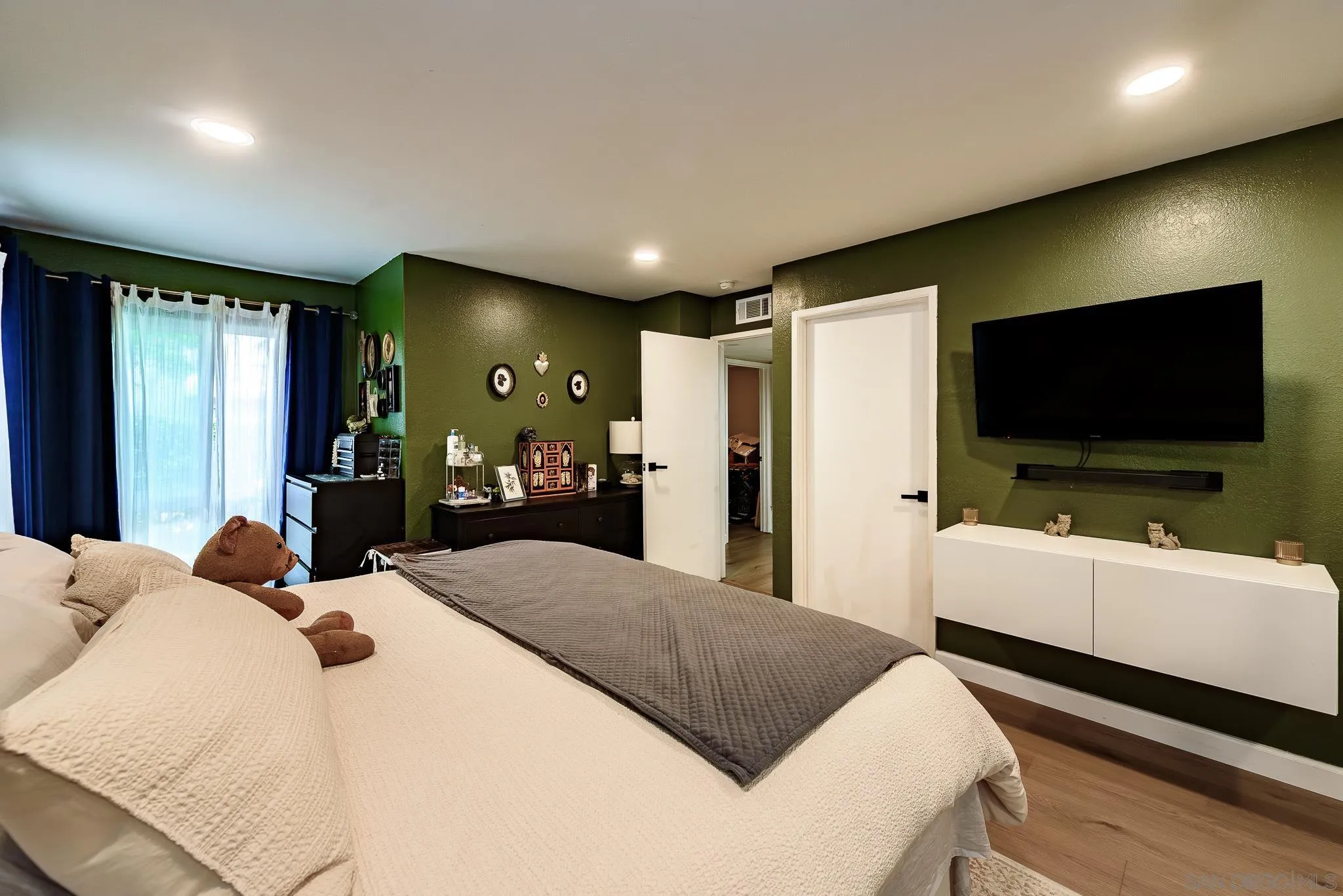 https://cdn.realtyfeed.com/cdn/127/260010043/0f9599f2883ca391ef0b9332903cc407.webp