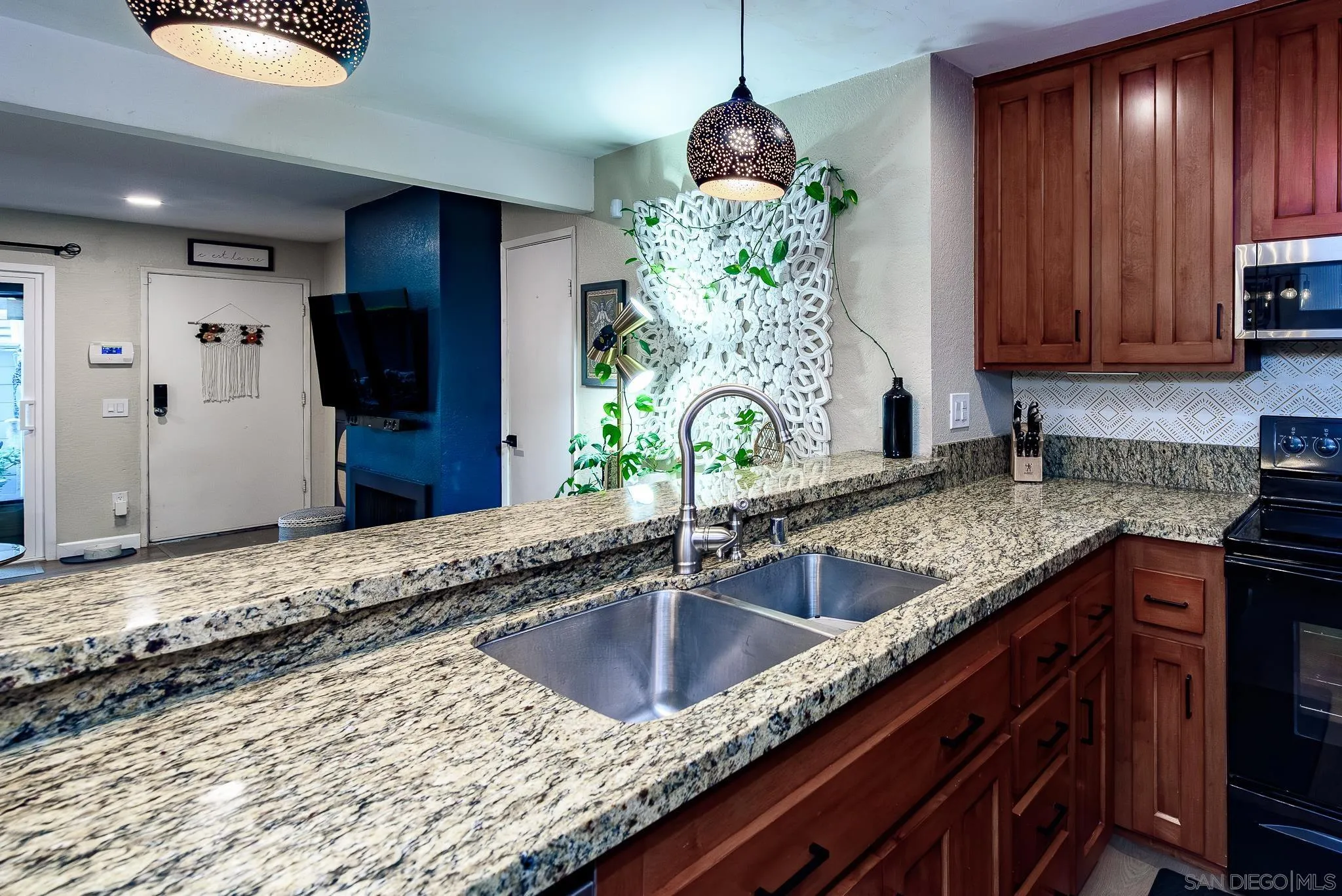 https://cdn.realtyfeed.com/cdn/127/260010043/794fe425a5dbef2882f5903f724373ad.webp