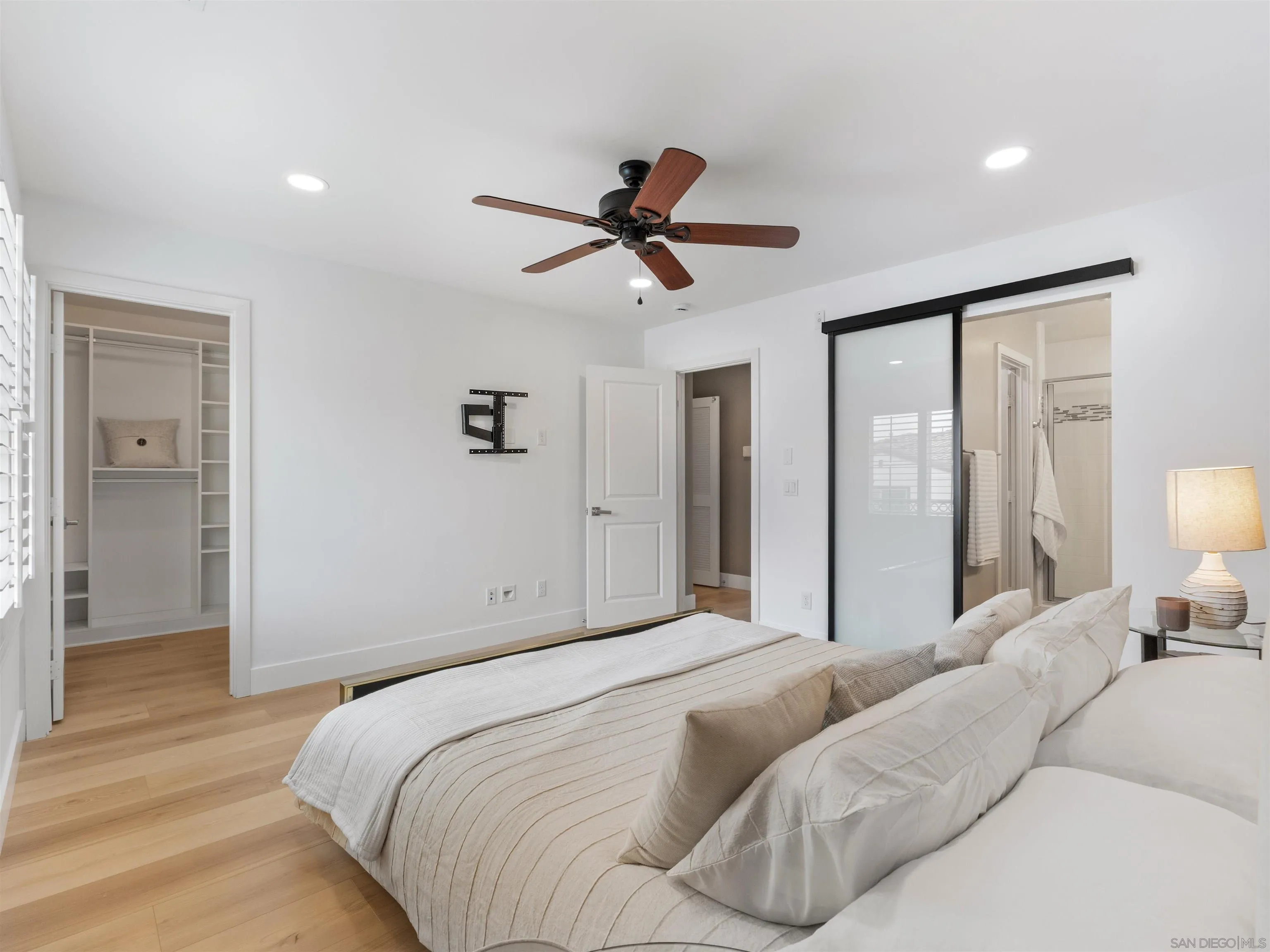 Photo #23: 260010056 Listing: Photo #23