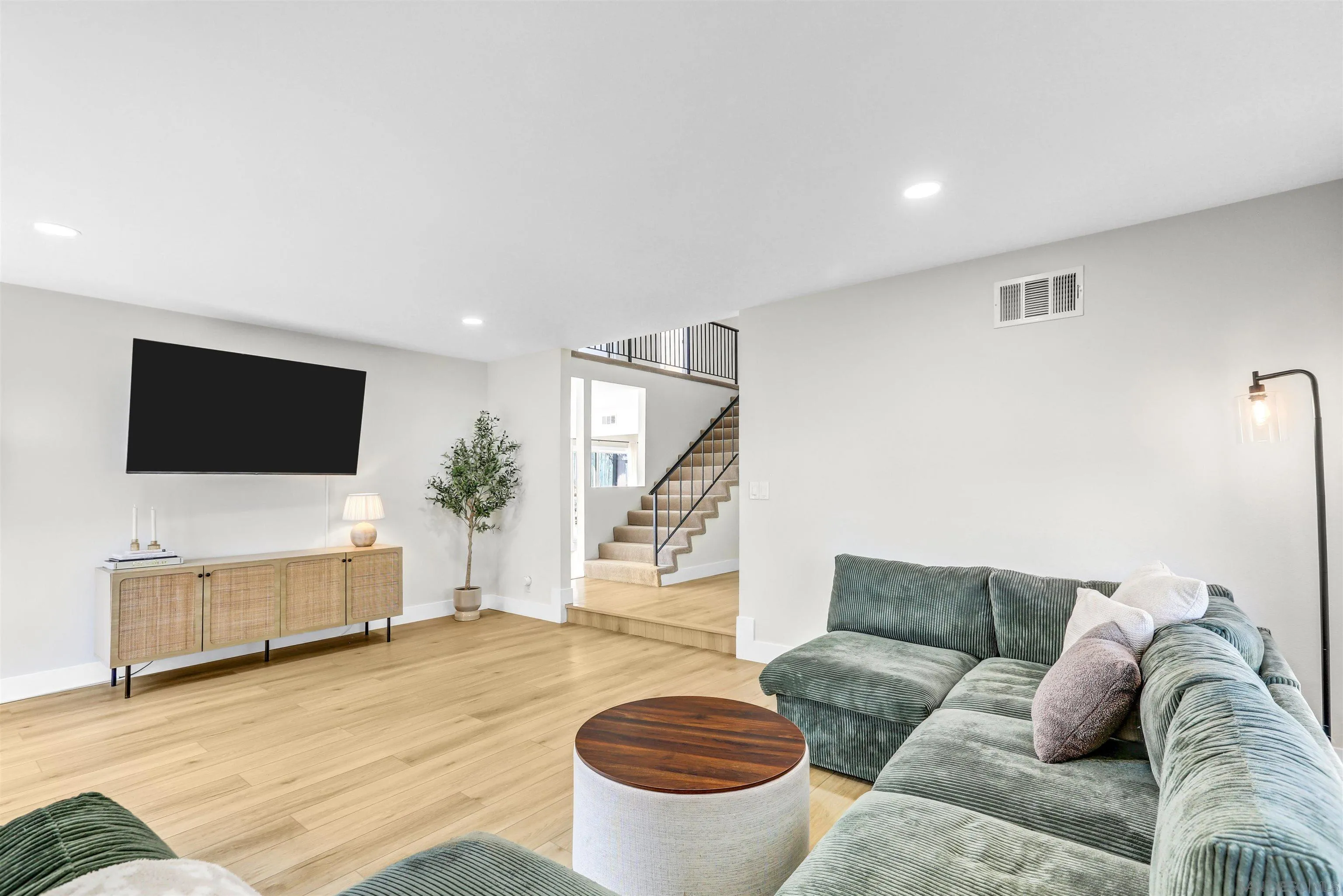 https://cdn.realtyfeed.com/cdn/127/260010058/9e7965da3f1e612f9a63bc802fd4235a.webp