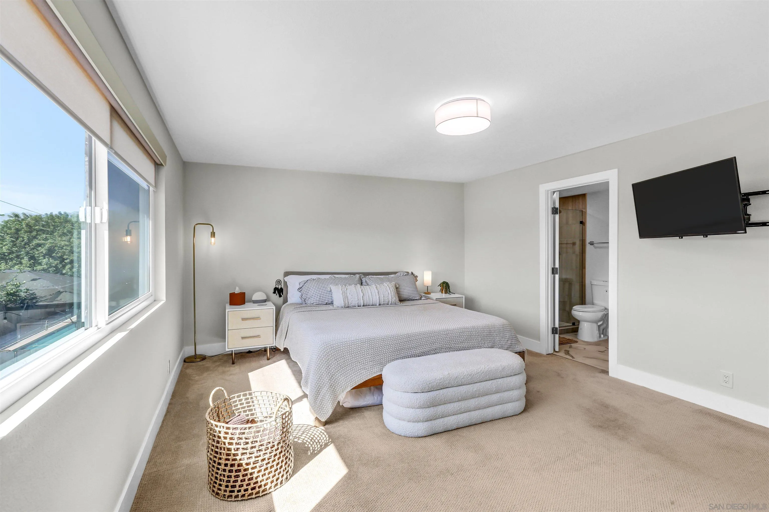 https://cdn.realtyfeed.com/cdn/127/260010058/a556049be93f3f7f53785315935e5adf.webp