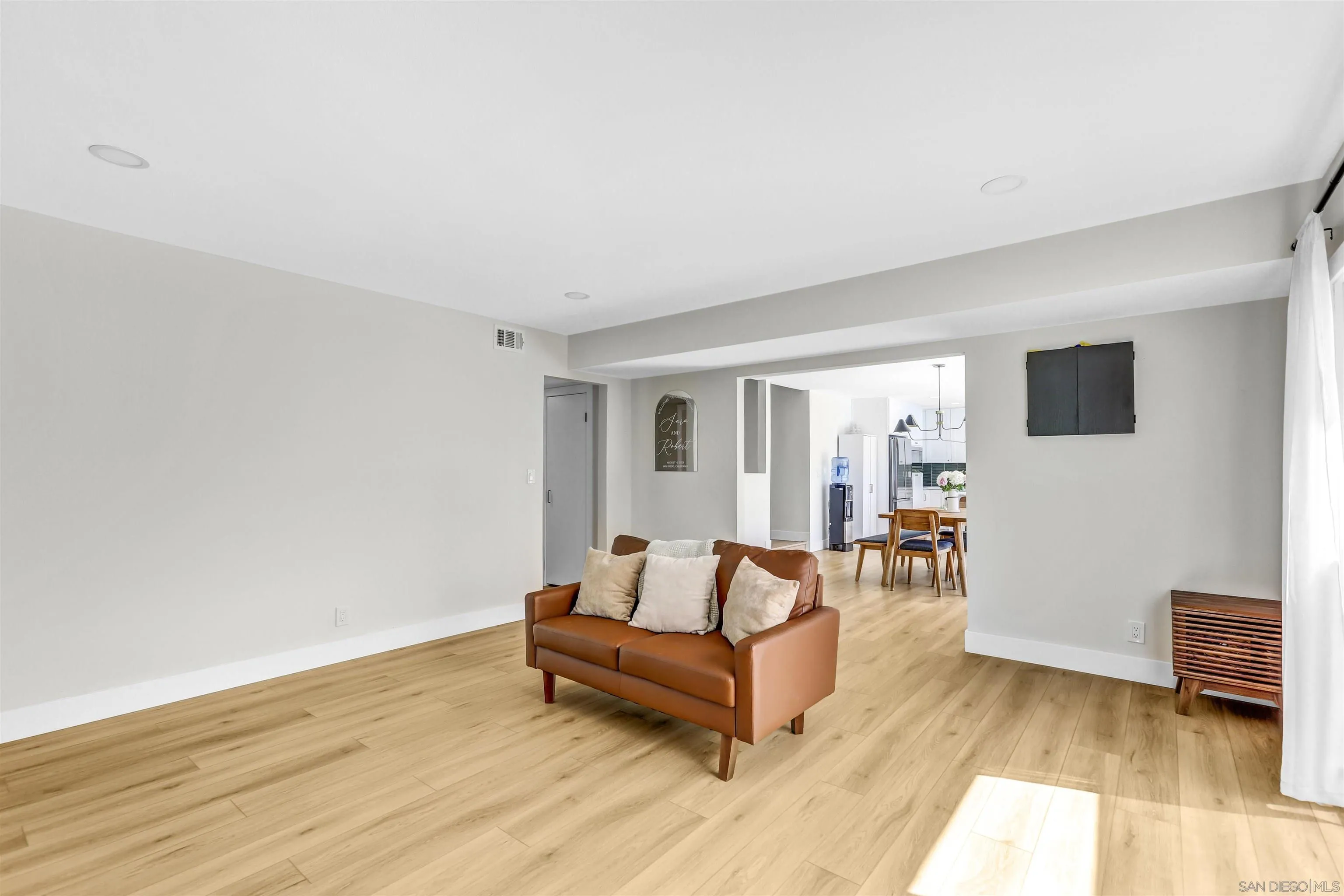 https://cdn.realtyfeed.com/cdn/127/260010058/cdb3099ec99b21a6b44e96edb5807bbe.webp