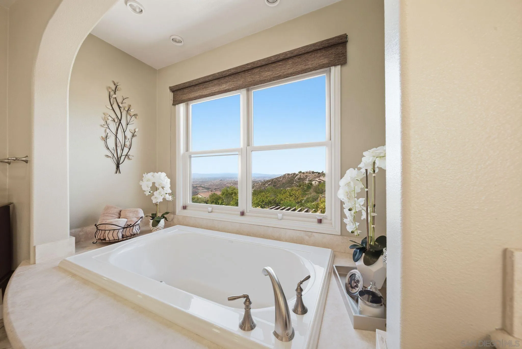 https://cdn.realtyfeed.com/cdn/127/260010065/05d035dbd89254c4639d9091d04347e3.webp