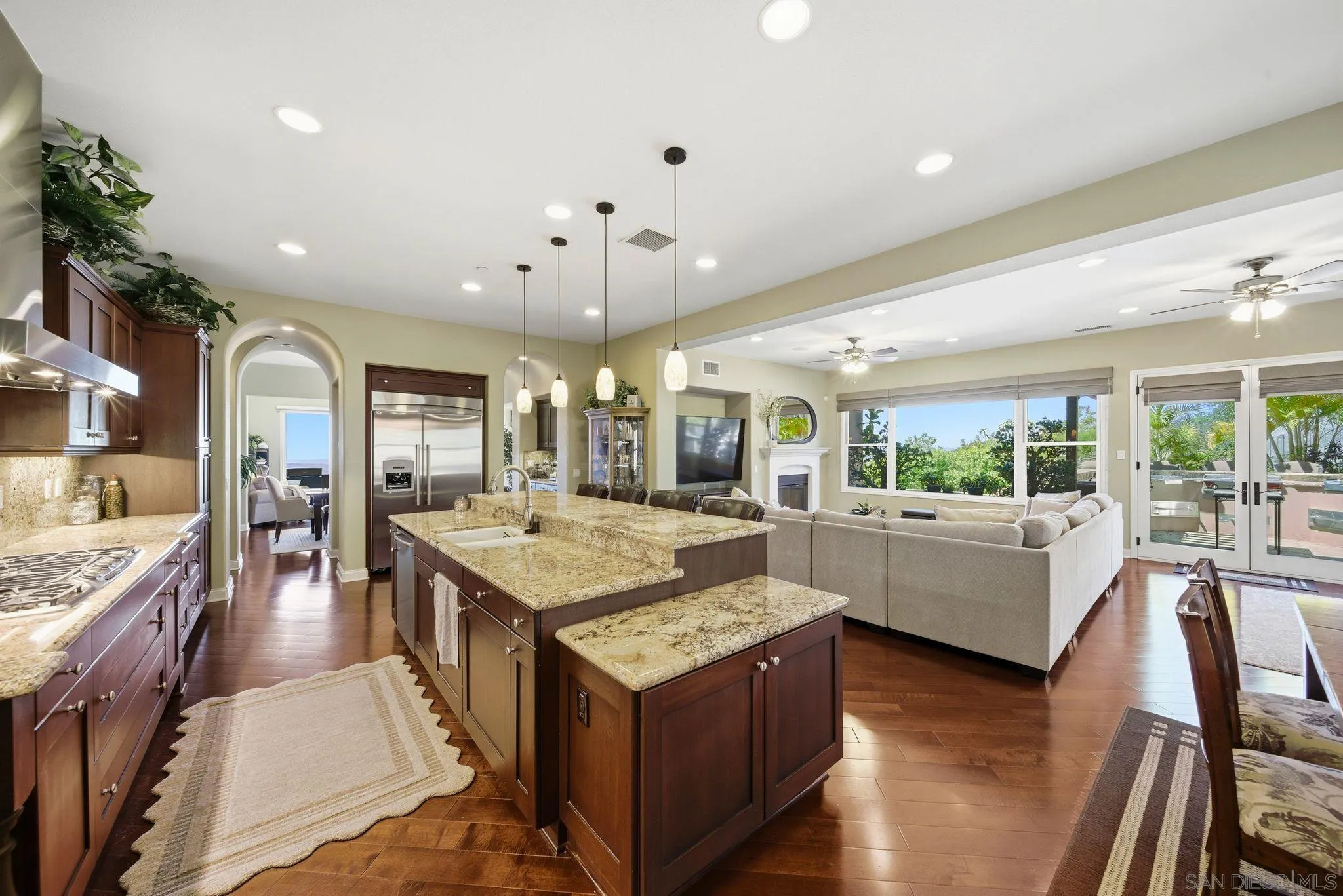 https://cdn.realtyfeed.com/cdn/127/260010065/7a8038765c70b043eafe55119a74e82f.webp