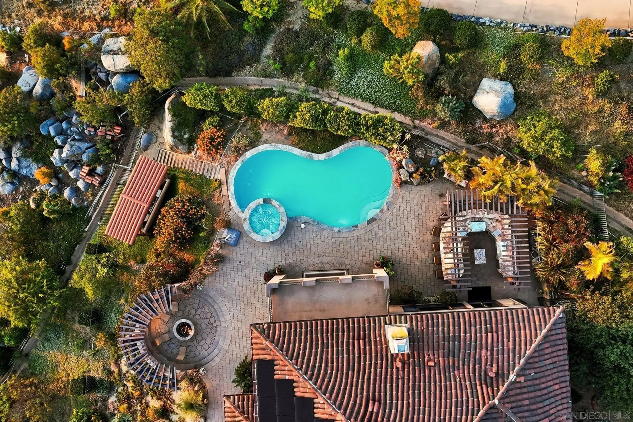 https://cdn.realtyfeed.com/cdn/127/260010065/ee24730f0505886a8ed675c5c1465928.webp