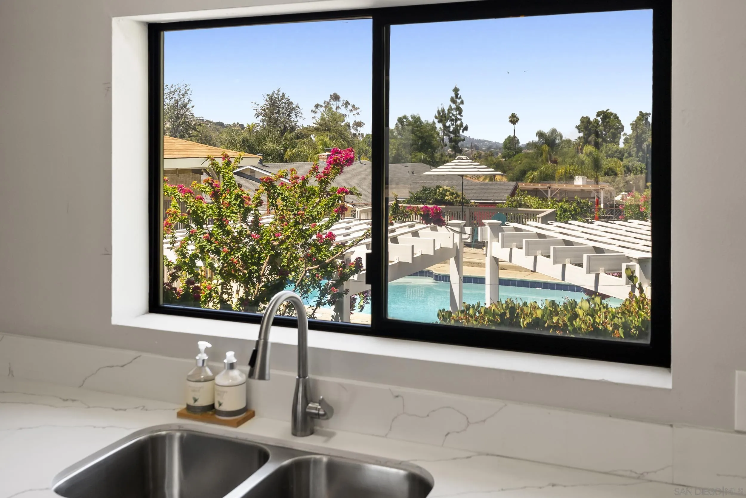 https://cdn.realtyfeed.com/cdn/127/260010072/43da872a260b114c451fb185bf2fb645.webp