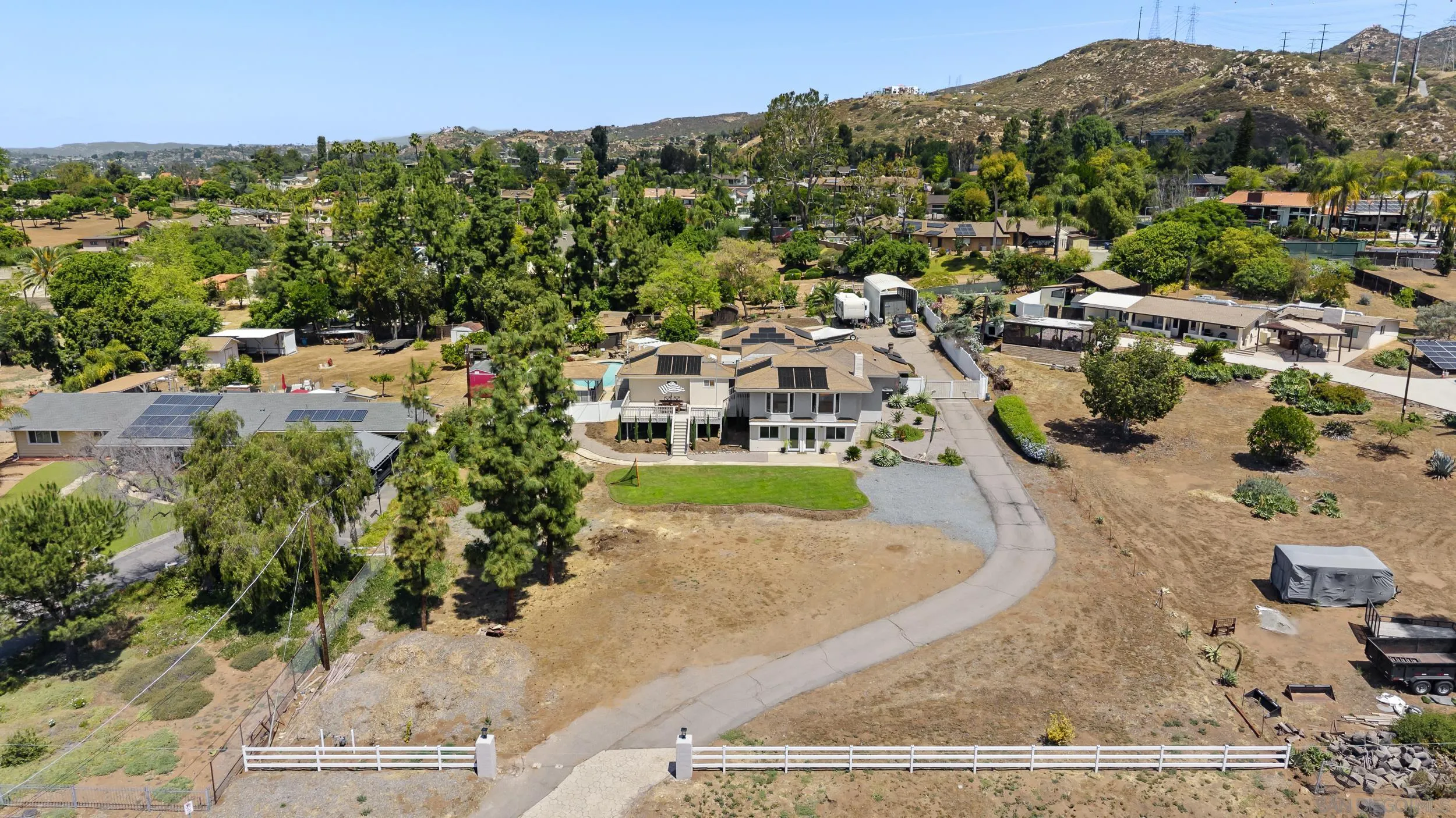 https://cdn.realtyfeed.com/cdn/127/260010072/4cc0d53728b7c42a2aad3d7cd460ede0.webp
