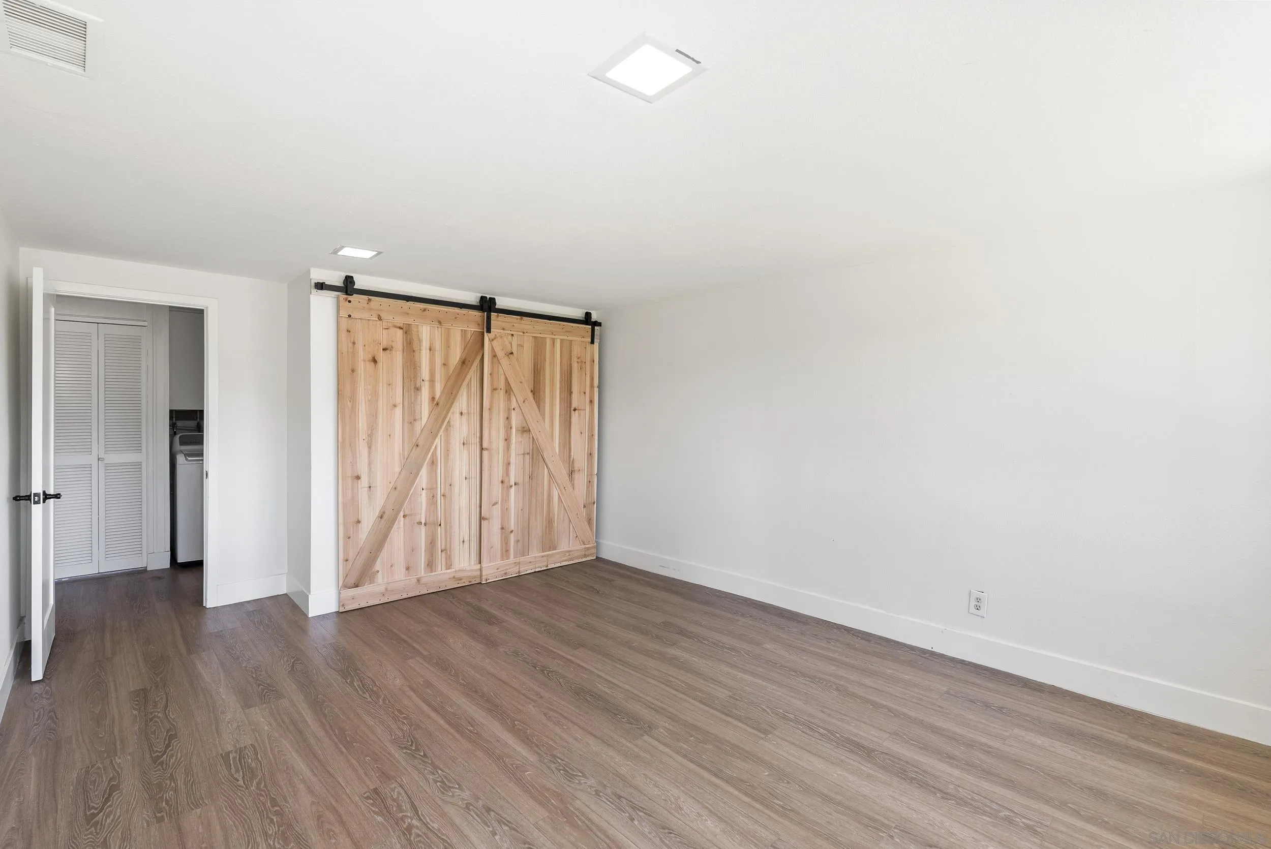 https://cdn.realtyfeed.com/cdn/127/260010072/7d98340b9df529d5eafcb13f596d6d83.webp