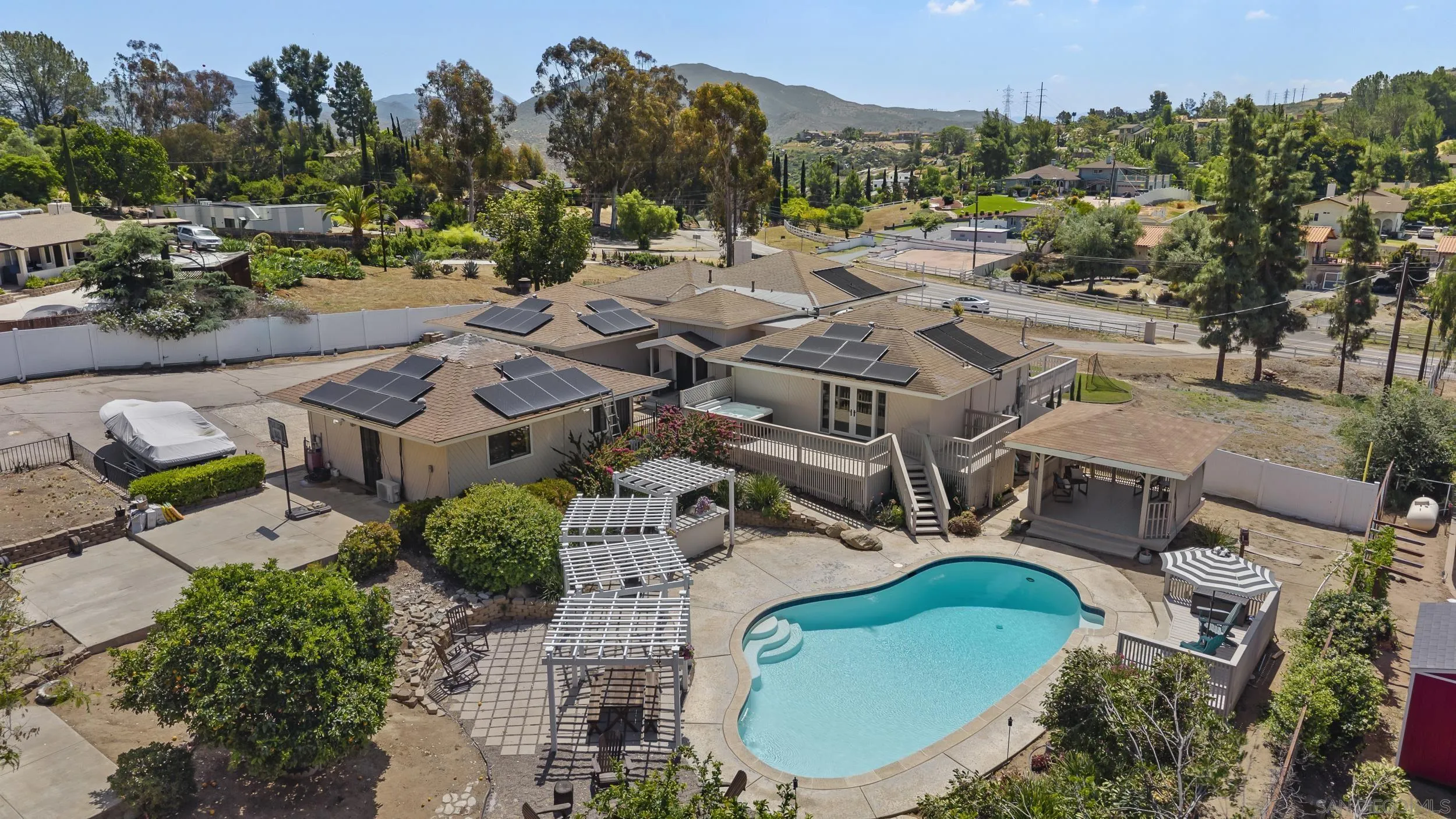 https://cdn.realtyfeed.com/cdn/127/260010072/82a094e6be76a177b2ad32fc47223782.webp