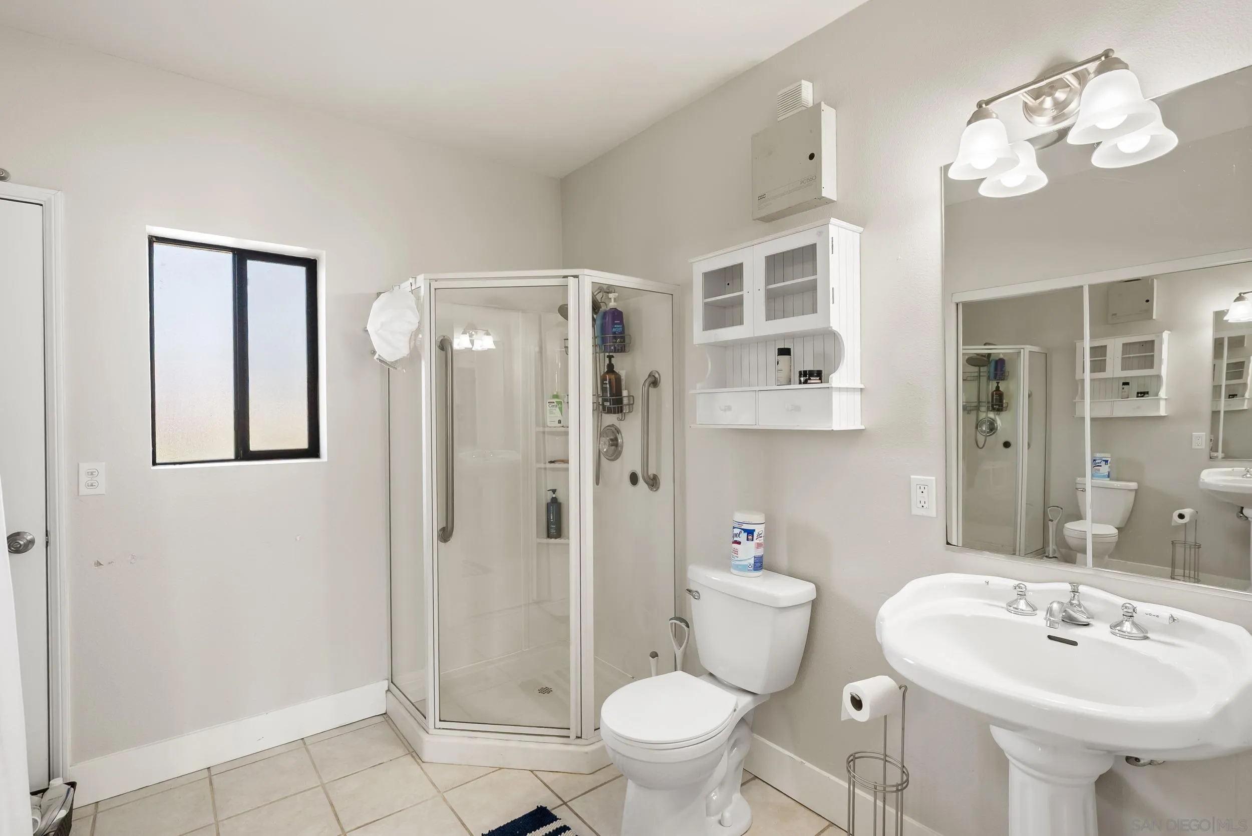 https://cdn.realtyfeed.com/cdn/127/260010072/86e8073b2cc1a25d51630b76811ad092.webp