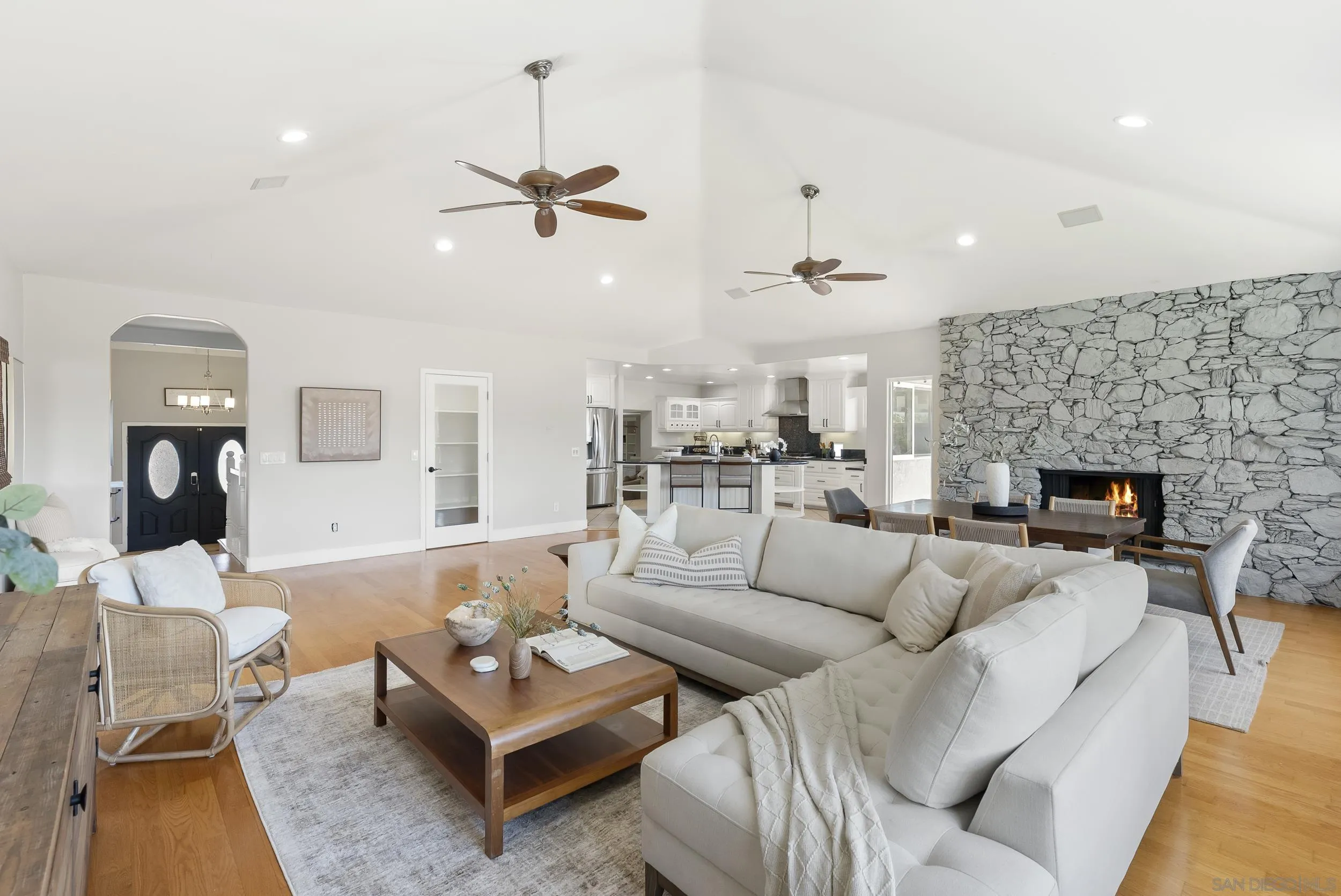 https://cdn.realtyfeed.com/cdn/127/260010072/be2363947a3d076904b53730827a521d.webp