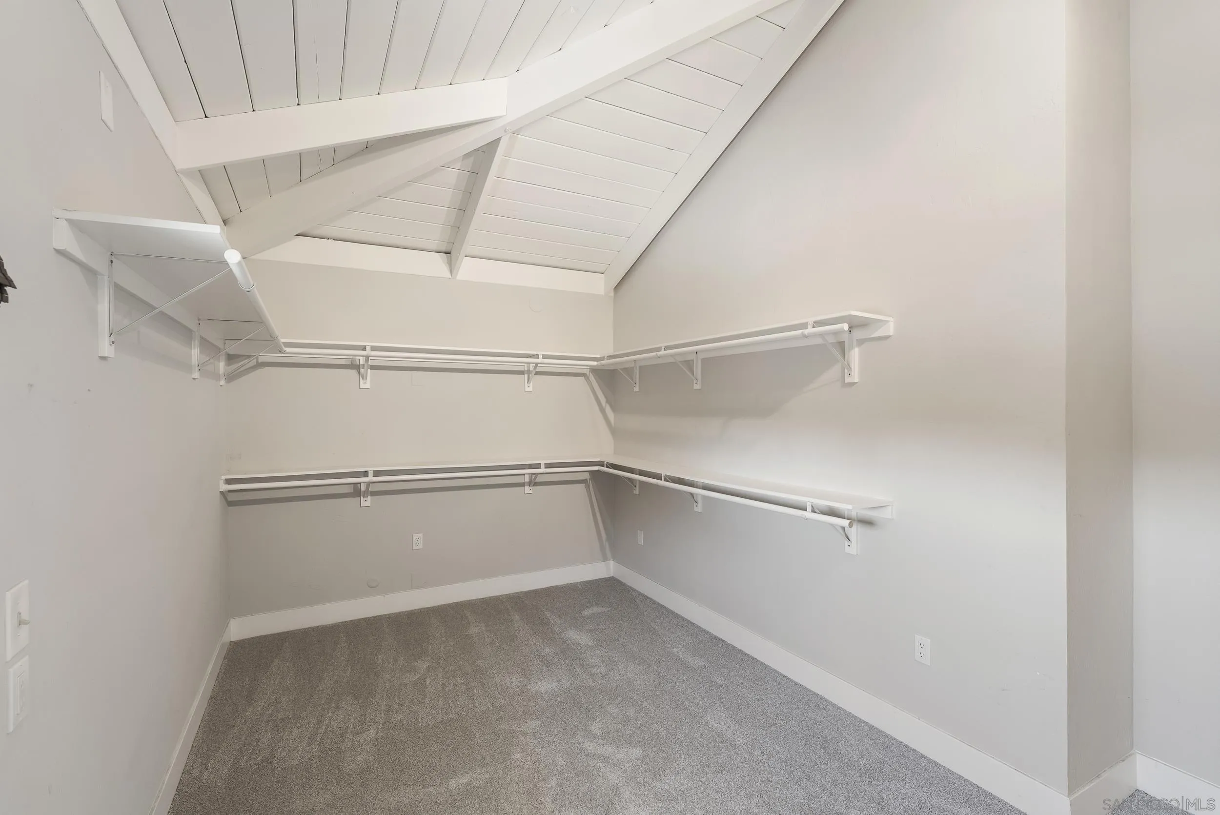 https://cdn.realtyfeed.com/cdn/127/260010072/f9993bf3b7c061cee68814fa50d126b8.webp