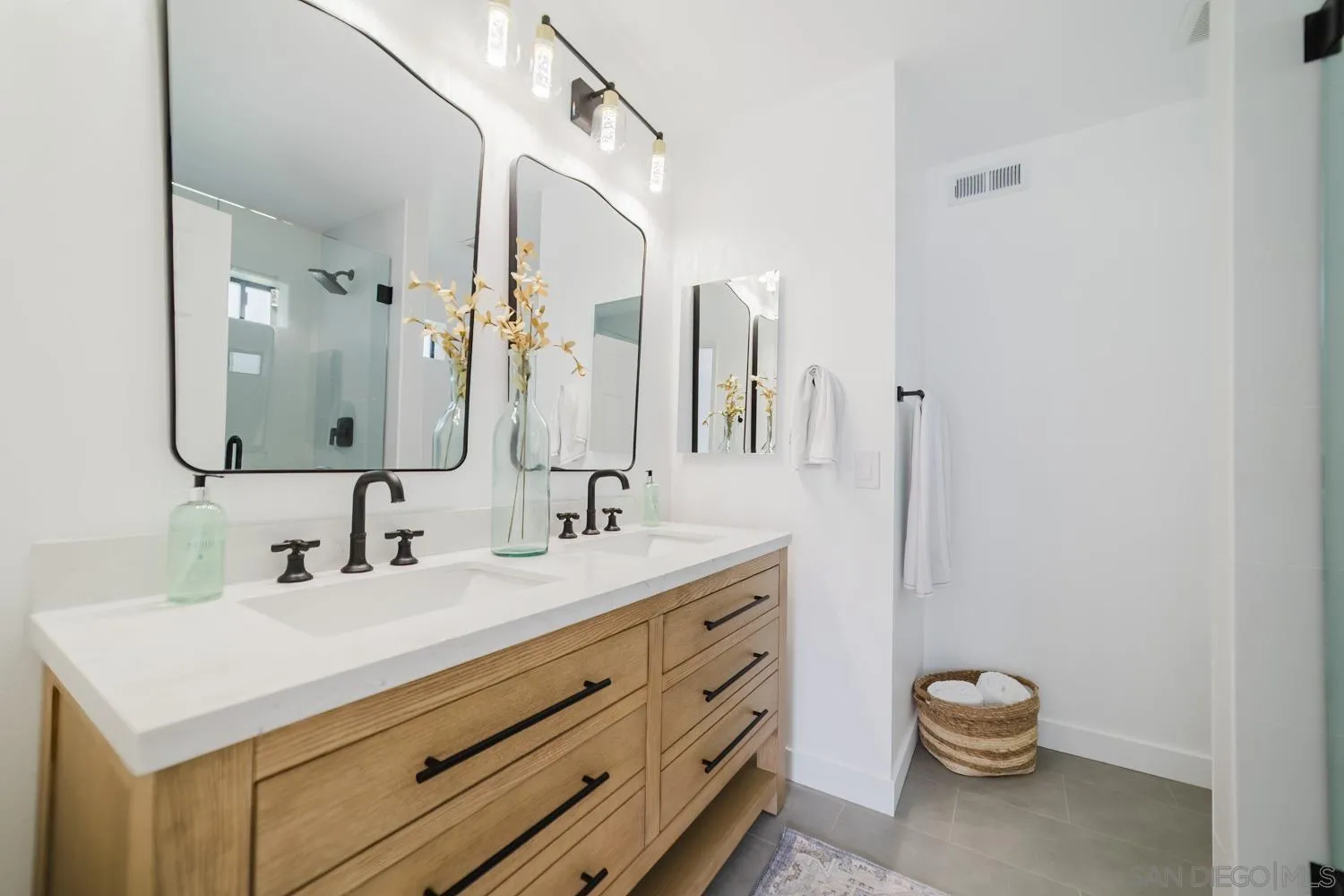 Photo #9: 260010076 Listing: Photo #9