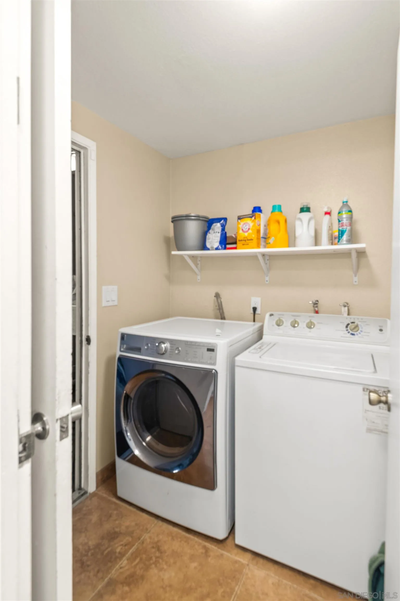 https://cdn.realtyfeed.com/cdn/127/260010084/91887ed5124cdfaa0fe46135cba93b80.webp